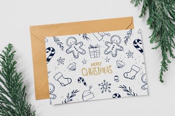 Card and envelope mockup with christmas concept Free Psd