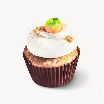 Carrot cupcake  isolated on off white | Free Photo - rawpixel