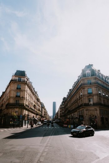 Cars Parked in Front of Brown Concrete Building · Free Stock Photo