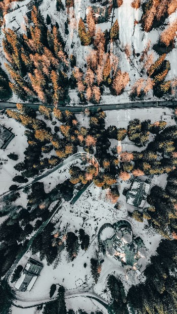 Castel Savoia (in French Château Savoie) is an eighteenth-century villa in eclectic style located in Gressoney-Saint-Jean, in Valle d’Aosta, Italy. After a friend had a short trip here, I was intrigued by the place and decided to give it a try. Went there with my DJI Mavic 2 Pro on a Sunday afternoon and had an hour of fun shooting this amazing place.