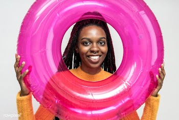 Cheerful black woman with a pink swim tube | Free  photo - 2293312