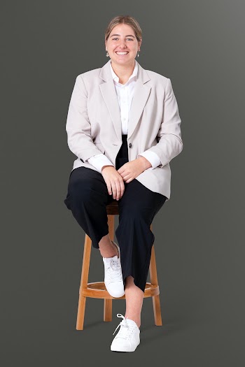 Cheerful businesswoman sitting on a wooden… | Free stock photo | High Resolution image