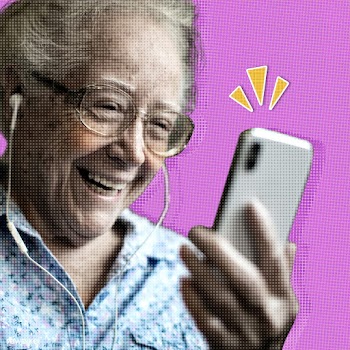 Cheerful senior woman making a video call during coronavirus quarantin.. | Free  illustration - 2315913