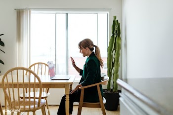 Cheerful woman in a video call while working from home during coronavi.. | Free  photo - 2310148
