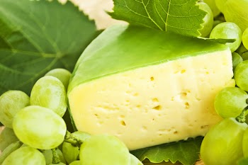 Cheese and grapes