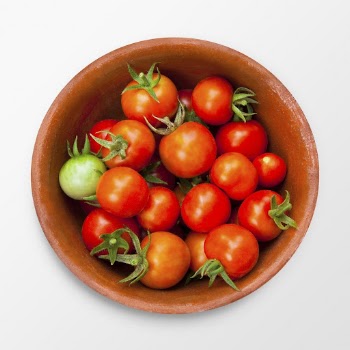 Cherry tomatoes in bowl, food | Free PSD - rawpixel