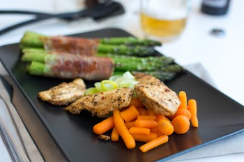 Chicken steak with vegetables and beer 
