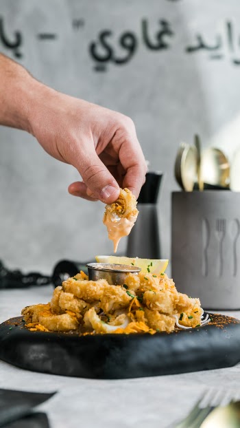Chips oman calamari with spicy mayo