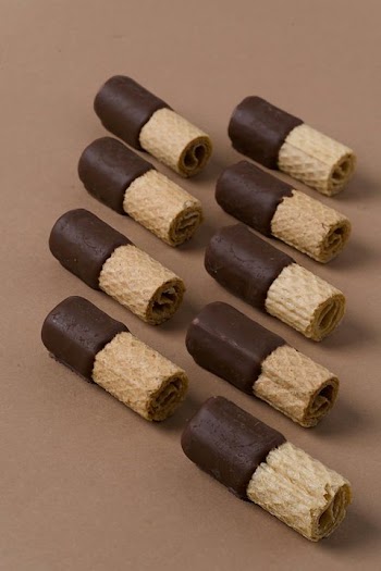Chocolate Dipped Wafer Rolls