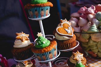 Christmas decorated muffins 