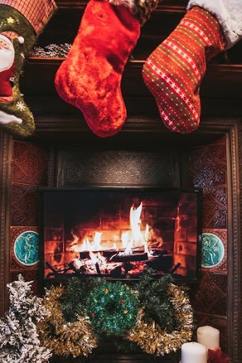 Christmas Fireplace On TV
