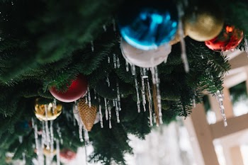 Christmas Tree Baubles Shallow Focus Photography