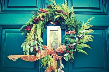          Christmas Wreath Hanging on Door Free Photo     