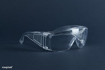 Clear goggles on a dark blue background | Free  photo - 2296399