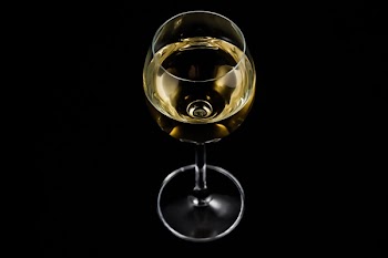 Clear Long stemmed Glass With White Wine