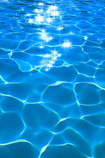 clear water in the swimming pool