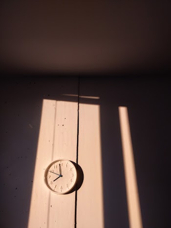 Clock at 8:00