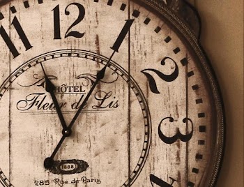 Clock fleur de lis.jpg