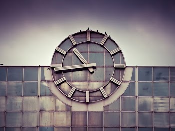 Clock Reading at 10:44