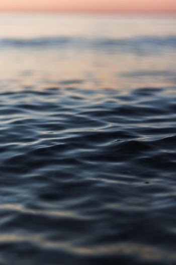 close-up photo of body of water