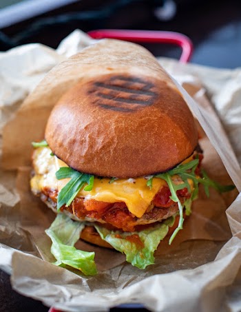Close-Up Photo of Cheeseburger