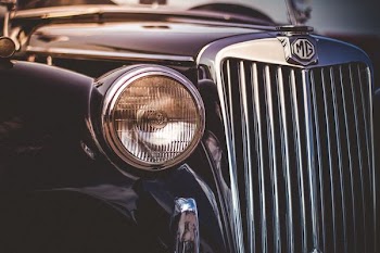 close up photo of silver car