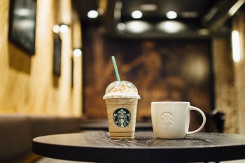 Close-Up Photo of Starbucks Cups