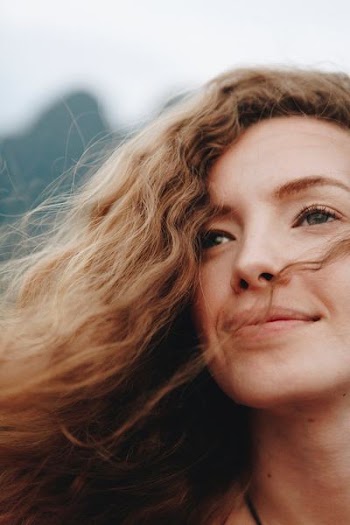 close-up photo of woman