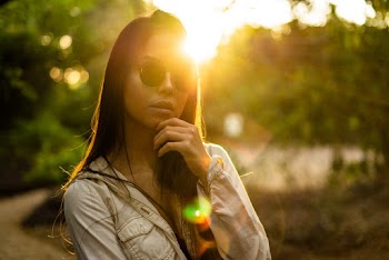 Close-Up Photo of Woman Wearing Sunglsses