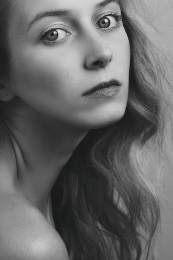 Close-up Photography of  a Woman