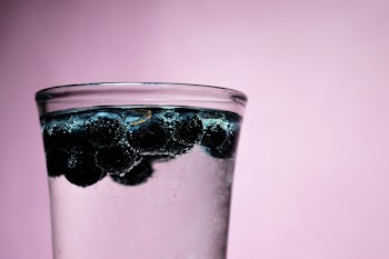 Close-up Photography Of Clear Drinking Glass With Floating Blueberries