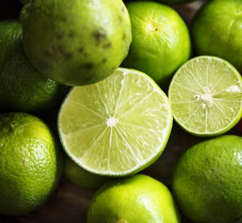 Close-Up Photography of Sliced Lime
