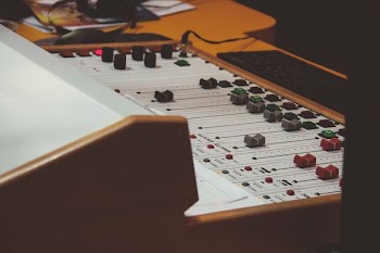 close-up photography of white audio mixer