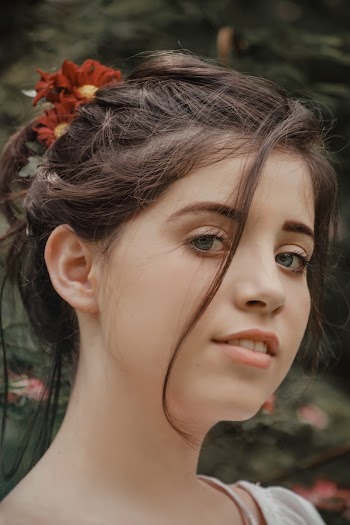 Close-up Photography Of Woman's Face