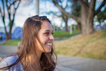 Close-up Photography of Woman Wearing Gray Scoop-neck T-shirt