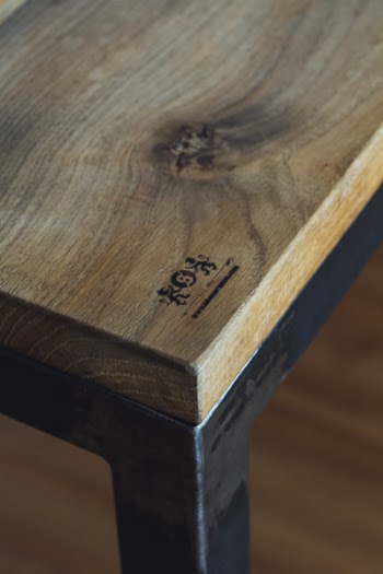 Close-Up Photography of Wooden Table