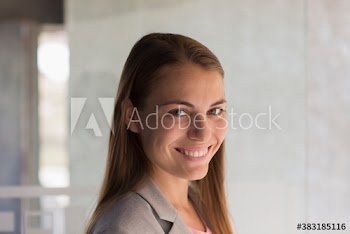 Close up portrait smiling beautiful businesswoman