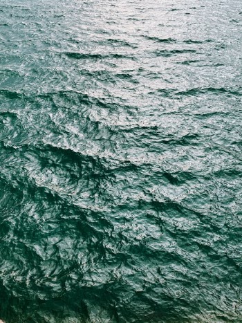 Close-Up Shot of the Ocean · Free Stock Photo