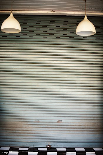 Closed shop during coronavirus pandemic | Free  photo - 2300419
