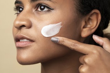 Closeup of a beautiful woman | Free Photo - rawpixel