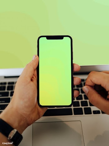 Closeup of a man using a mobile phone | Free stock psd mockup - 488458