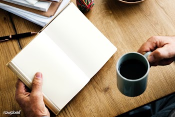 Closeup of hands holding open novel and coffe.. | Free stock psd mockup - 380031