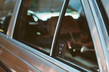 closeup photo of black car