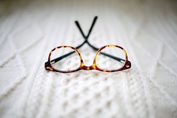 closeup photo of brown framed eyeglasses