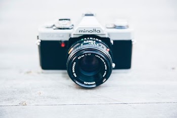 closeup photo of Minolta SLR camera