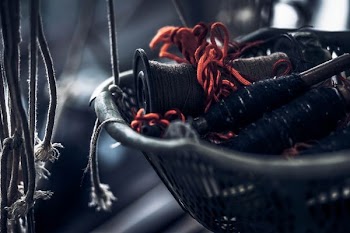 closeup photo of rope on basket