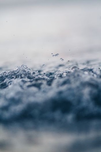 closeup photo of water