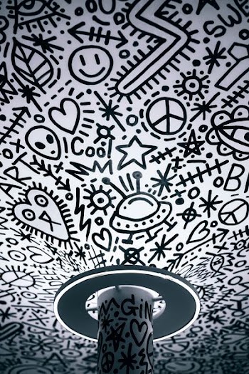 closeup photo of white and black wallpaper