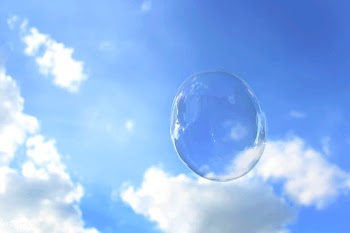 Cloudy blue sky with a bubble | Free stock vector - 412408