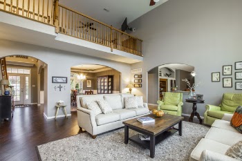 Coffee Table Surround By Sofa